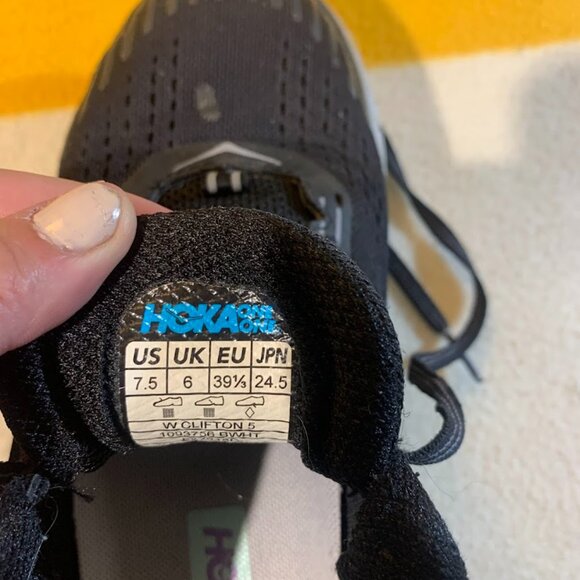 Hoka One One CLIFTON 5 
Size 7.5 - Picture 2 of 12